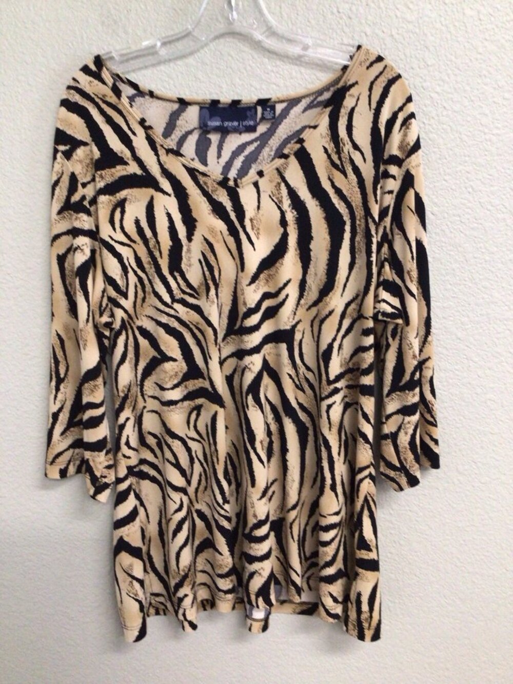 Susan Graver Liquid Knit Animal Print V-Neck Top Size 1X Stretch Modest 3/4 Slv